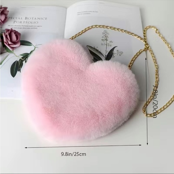 New Fluffy Heart Purse - Picture 2 of 6